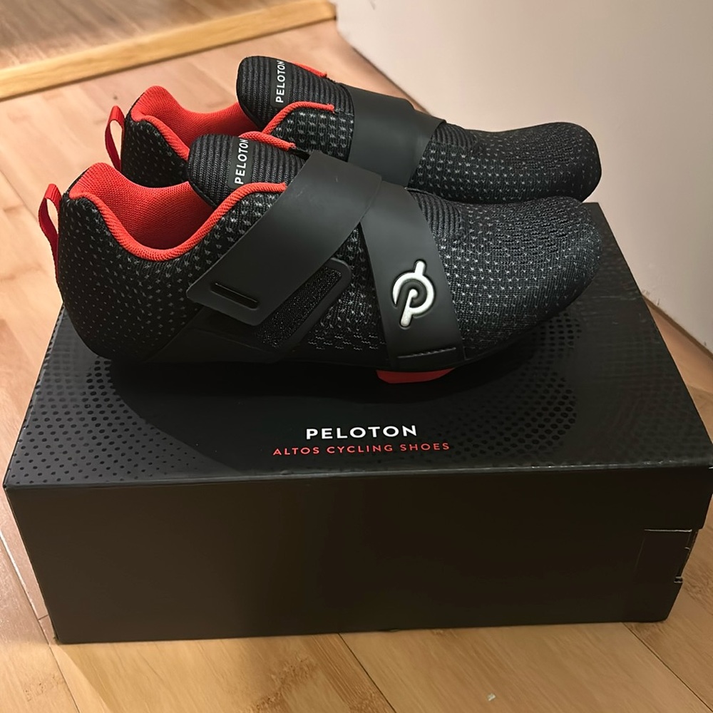 Peloton Altos Cycling Shoes - W 8 / M 6.5 / EUR 38.6